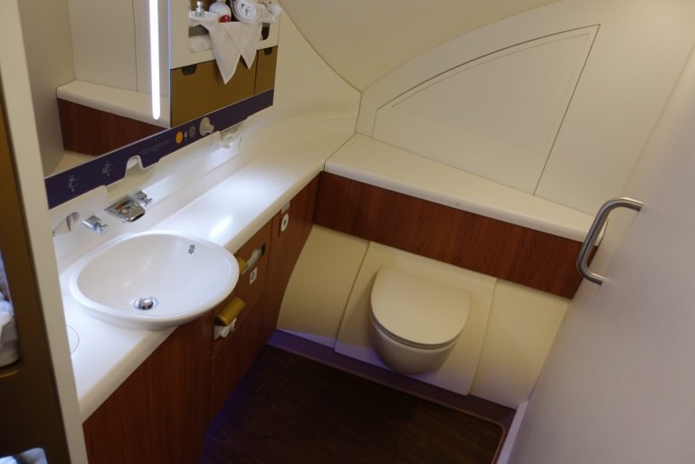 ห้องน้ำ Royal First Class  การบินไทย Airbus A380